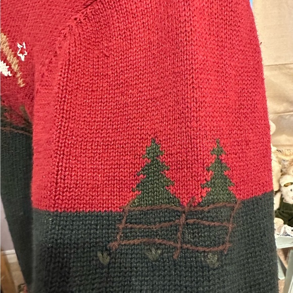 Lovely hand embroidered zip up sweater - Picture 4 of 7